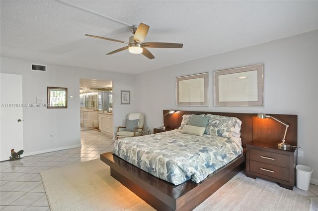 7320 Coldstream Dr, Hialeah, FL 33015