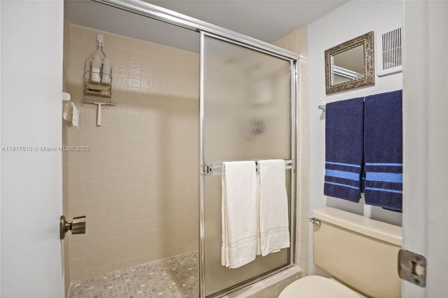 7320 Coldstream Dr, Hialeah, FL 33015