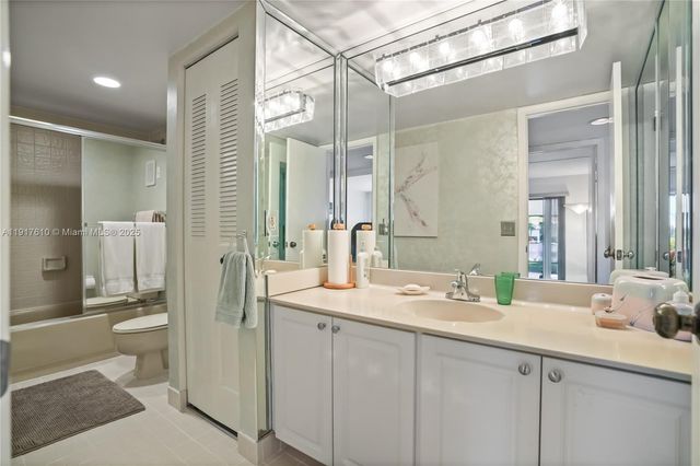 7320 Coldstream Dr, Hialeah, FL 33015