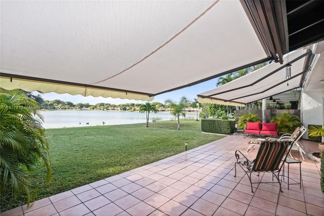 7320 Coldstream Dr, Hialeah, FL 33015