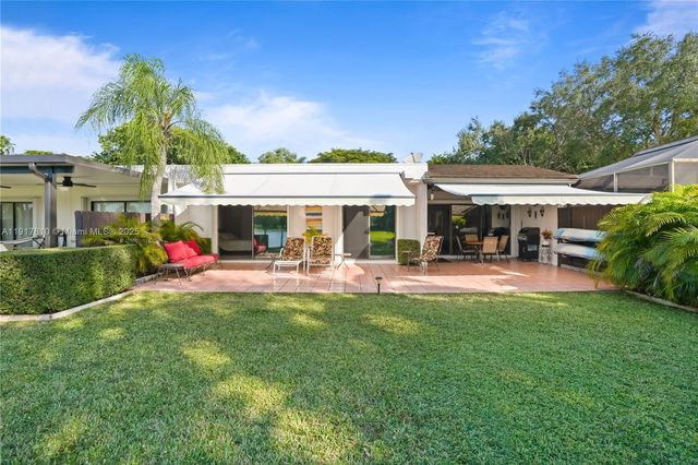 7320 Coldstream Dr, Hialeah, FL 33015