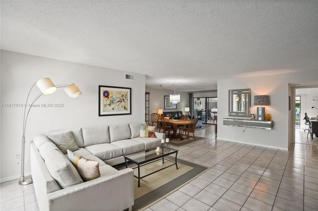 7320 Coldstream Dr, Hialeah, FL 33015