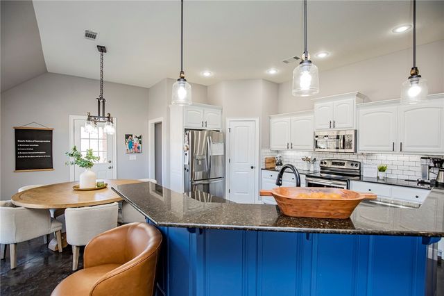 2552 N Tavistock Court, Fayetteville, AR 72704