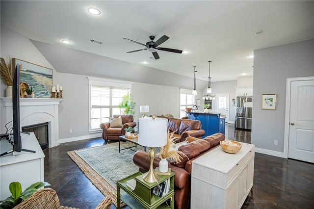 2552 N Tavistock Court, Fayetteville, AR 72704