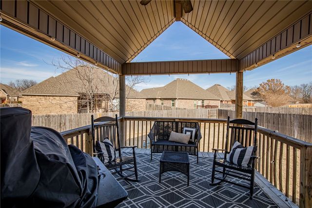 2552 N Tavistock Court, Fayetteville, AR 72704