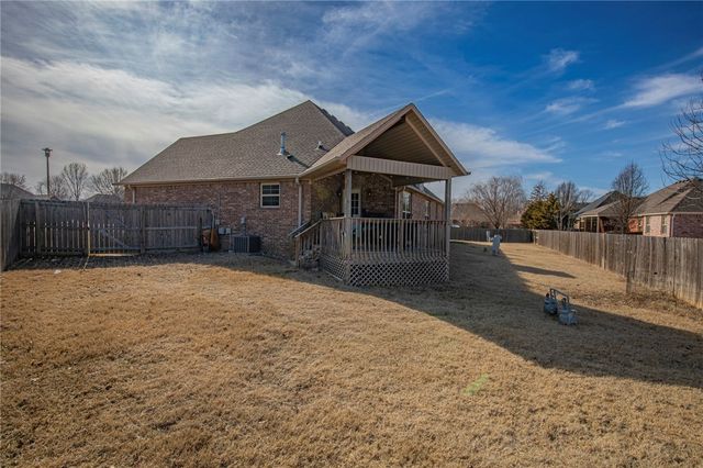 2552 N Tavistock Court, Fayetteville, AR 72704