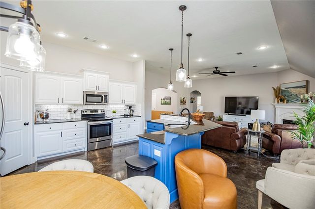 2552 N Tavistock Court, Fayetteville, AR 72704