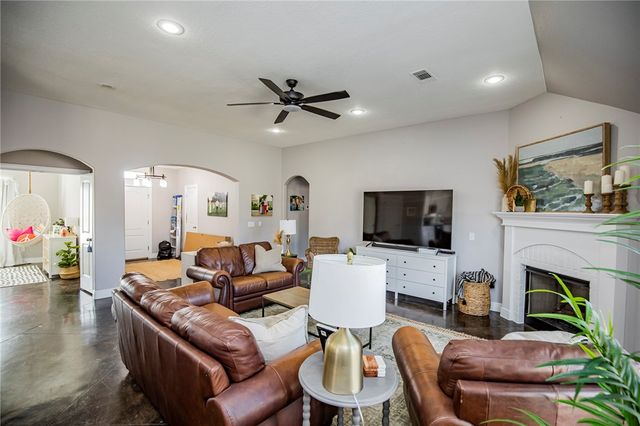 2552 N Tavistock Court, Fayetteville, AR 72704