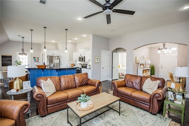 2552 N Tavistock Court, Fayetteville, AR 72704