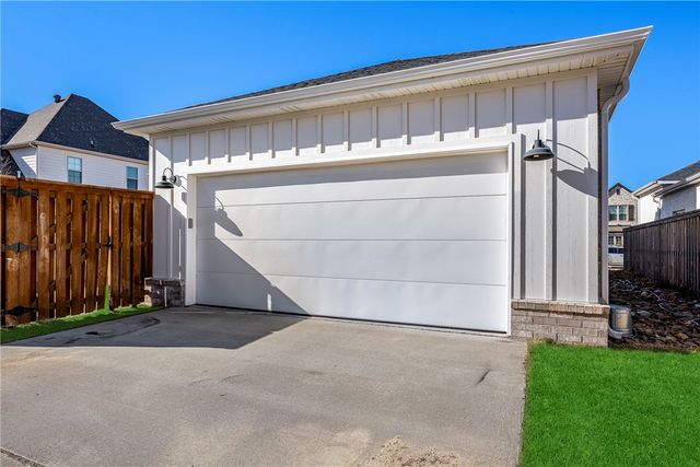 6207 SW Prism Path Street, Bentonville, AR 72713