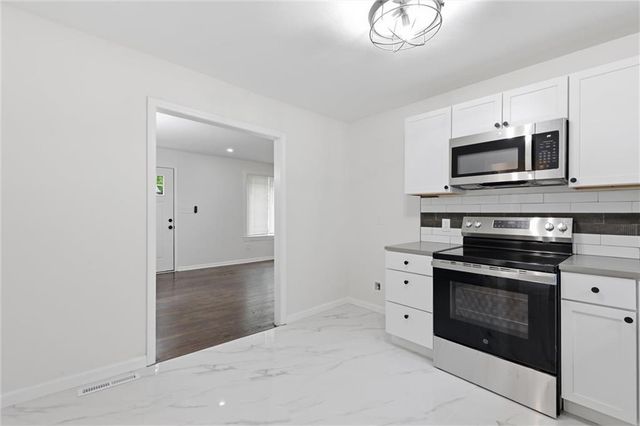 10518 Palmer Avenue, Kansas City, MO 64134