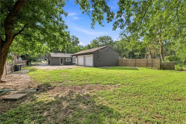 10518 Palmer Avenue, Kansas City, MO 64134