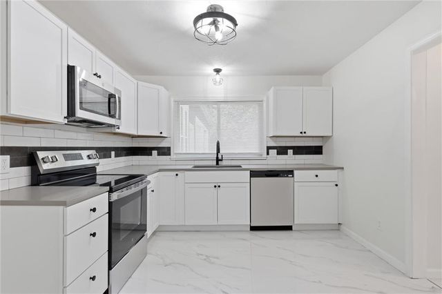 10518 Palmer Avenue, Kansas City, MO 64134