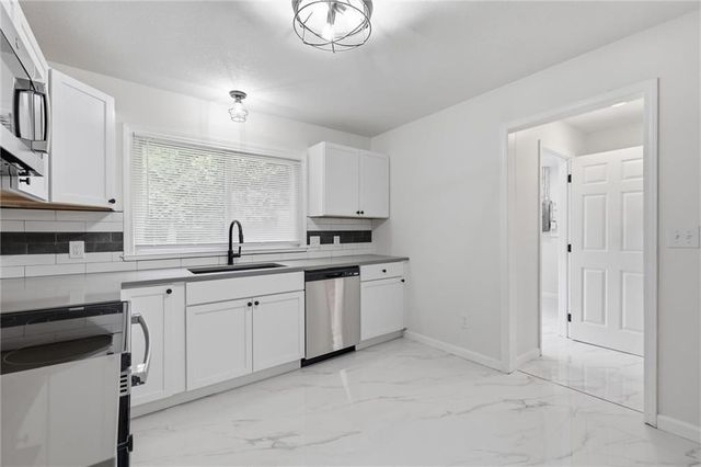 10518 Palmer Avenue, Kansas City, MO 64134