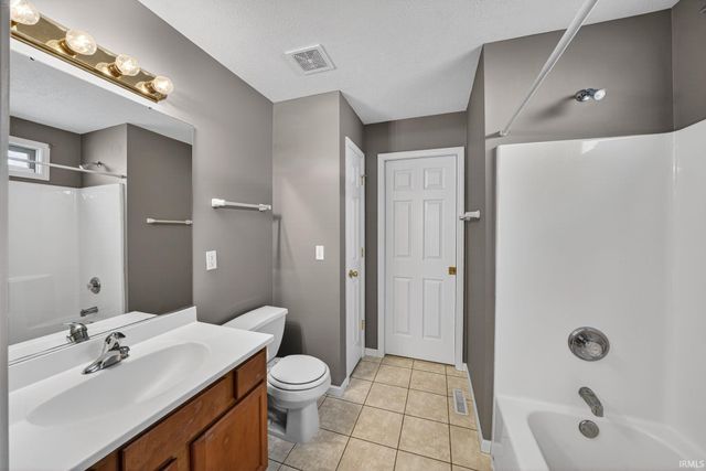 18316 Munich Ponds Drive, South Bend, IN 46637