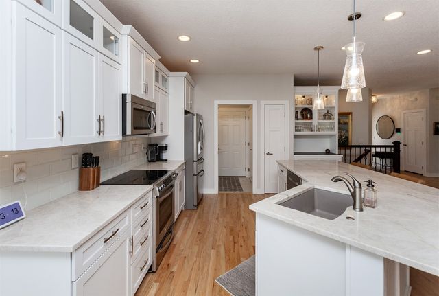 7005 Sheridan Circle, Urbandale, IA 50322