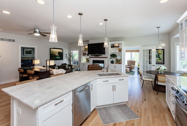 7005 Sheridan Circle, Urbandale, IA 50322