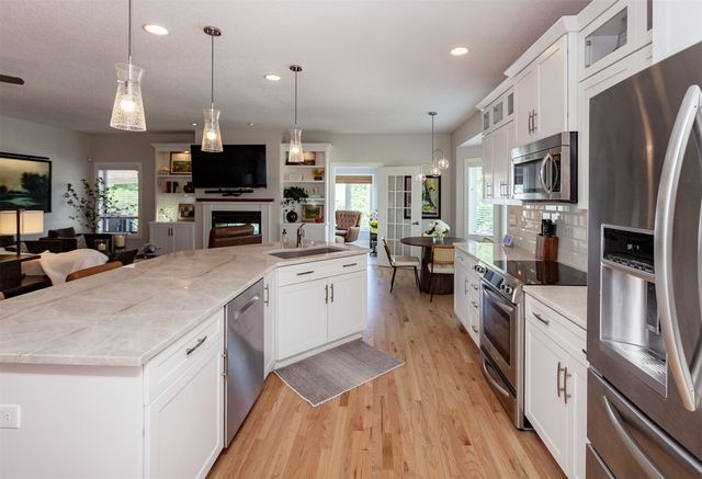 7005 Sheridan Circle, Urbandale, IA 50322