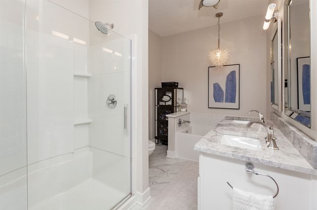 7005 Sheridan Circle, Urbandale, IA 50322