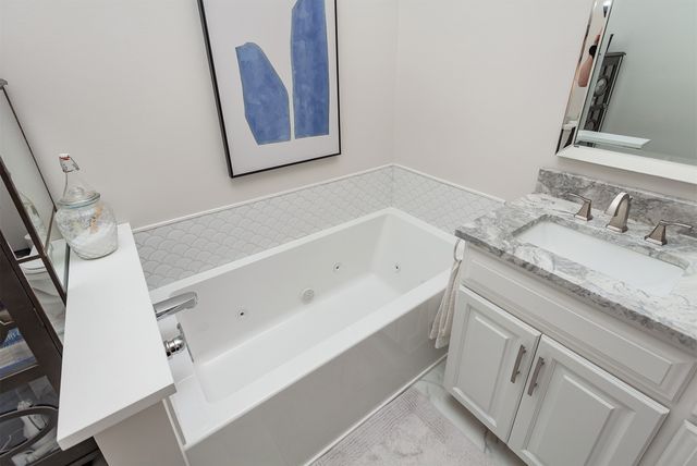 7005 Sheridan Circle, Urbandale, IA 50322