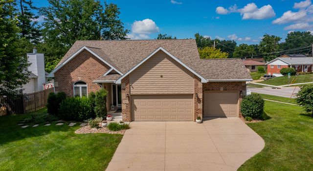 7005 Sheridan Circle, Urbandale, IA 50322