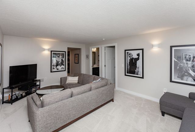 7005 Sheridan Circle, Urbandale, IA 50322