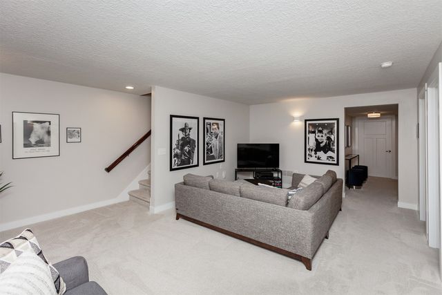 7005 Sheridan Circle, Urbandale, IA 50322