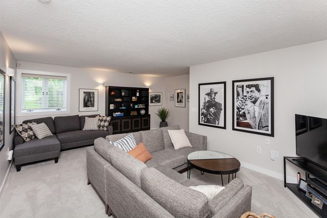 7005 Sheridan Circle, Urbandale, IA 50322