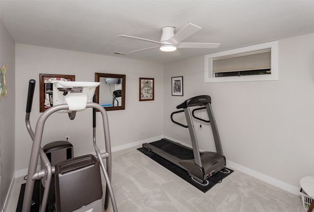 7005 Sheridan Circle, Urbandale, IA 50322