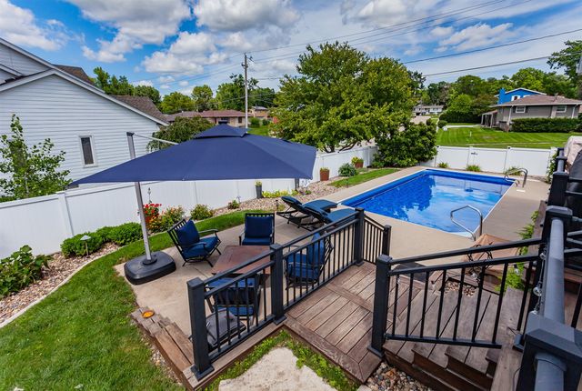 7005 Sheridan Circle, Urbandale, IA 50322