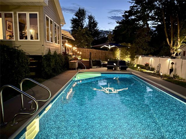 7005 Sheridan Circle, Urbandale, IA 50322