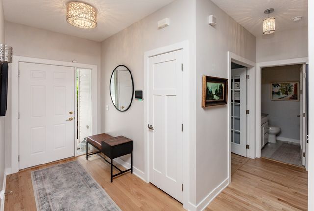 7005 Sheridan Circle, Urbandale, IA 50322