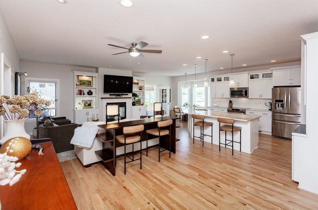 7005 Sheridan Circle, Urbandale, IA 50322