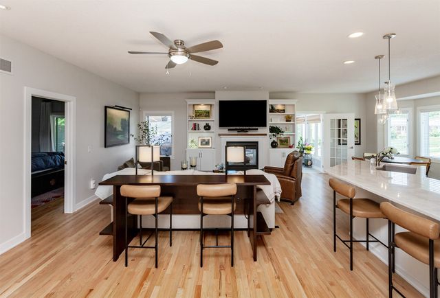 7005 Sheridan Circle, Urbandale, IA 50322