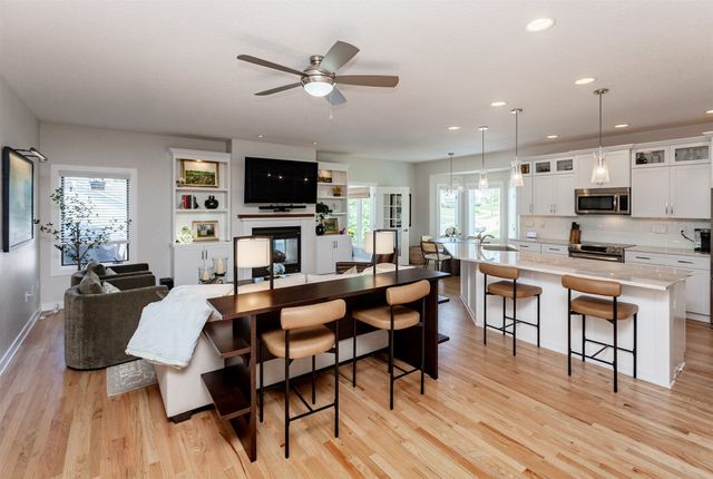 7005 Sheridan Circle, Urbandale, IA 50322