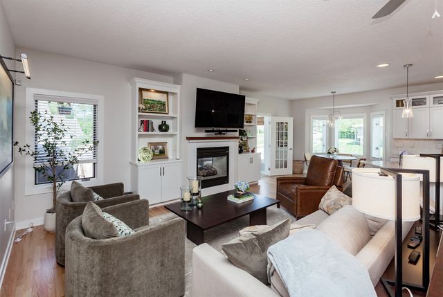 7005 Sheridan Circle, Urbandale, IA 50322