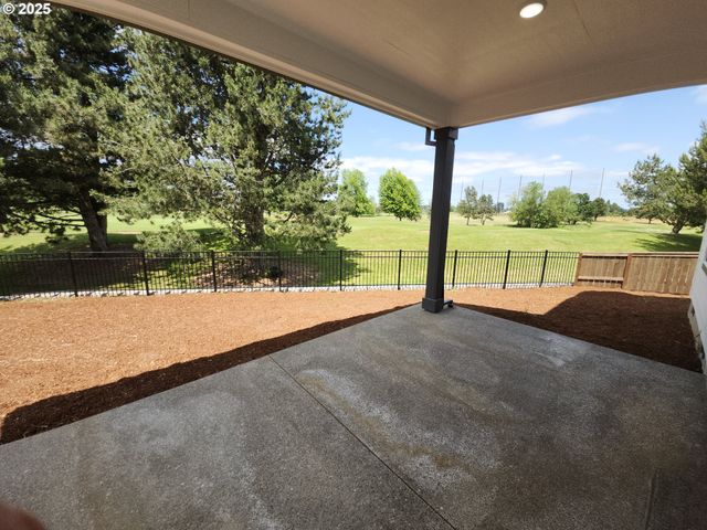 3033 Olympic St 31, Woodburn, OR 97071