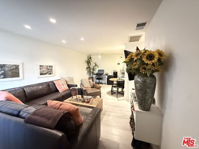 2857 N Los Felices Road 207, Palm Springs, CA 92262