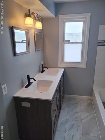 8145 Lozier Avenue, Warren, MI 48089