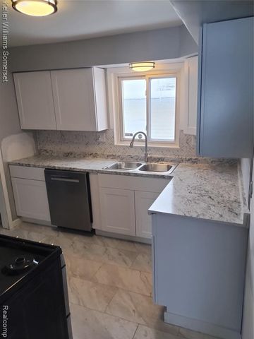 8145 Lozier Avenue, Warren, MI 48089