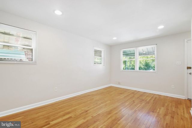 4229 FORT DUPONT TER SE, Washington, DC 20020
