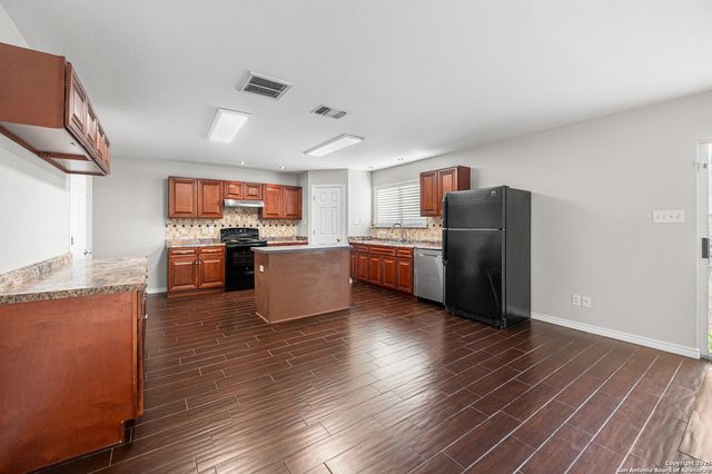 8815 Mission mdw, San Antonio, TX 78223
