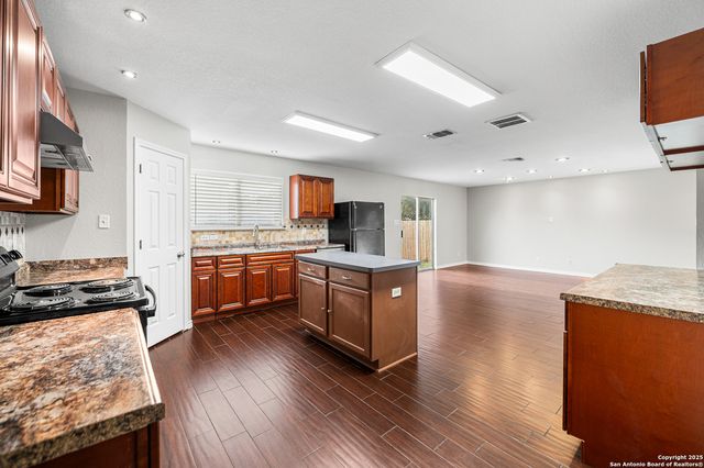 8815 Mission mdw, San Antonio, TX 78223