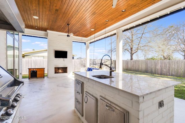 103 Grand Oak Drive, Broussard, LA 70518