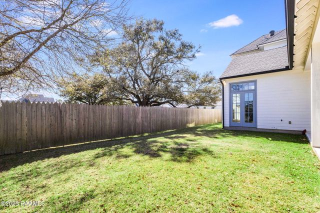 103 Grand Oak Drive, Broussard, LA 70518