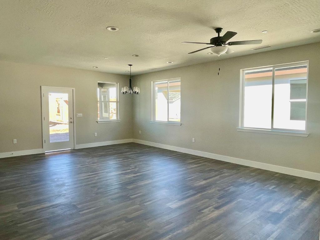 Image 3 of property listing at 16210 West David Ave, Kerman, CA 93630