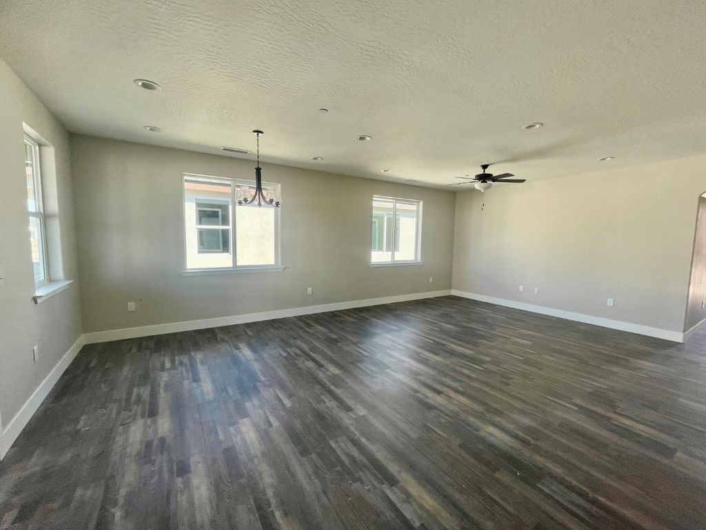 Image 4 of property listing at 16210 West David Ave, Kerman, CA 93630