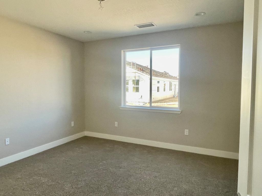 Image 5 of property listing at 16210 West David Ave, Kerman, CA 93630