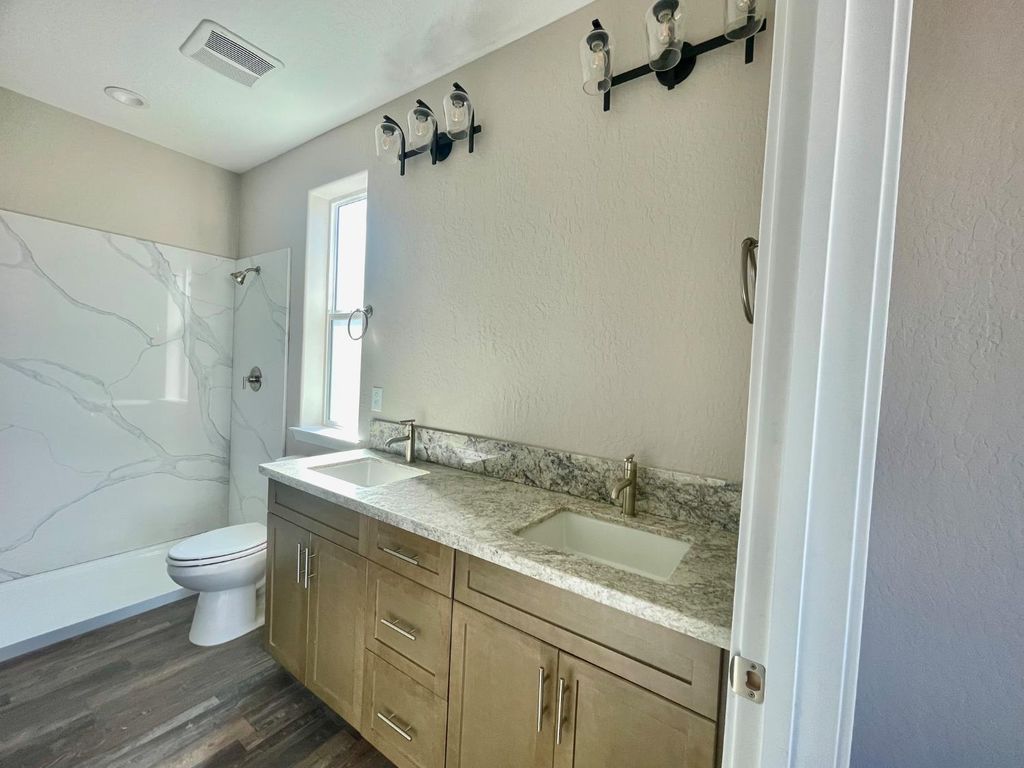 Image 6 of property listing at 16210 West David Ave, Kerman, CA 93630