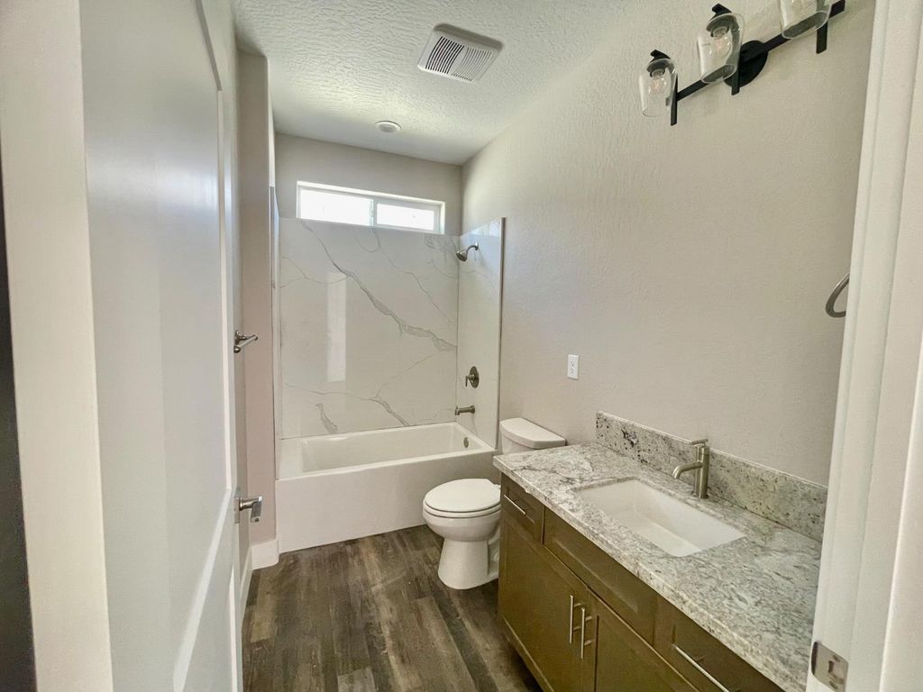 Image 8 of property listing at 16210 West David Ave, Kerman, CA 93630